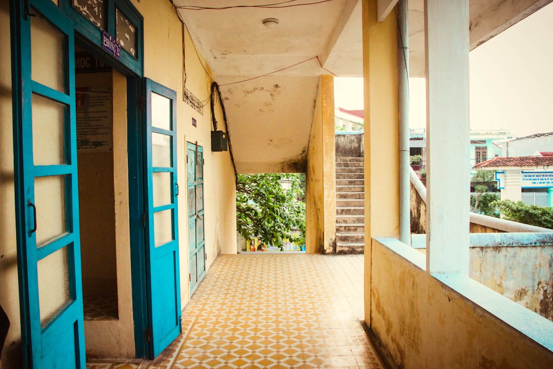 Should You Book Accommodations Before You Go? Vietnam-Bound Travelers Debate Flexibility vs. Planning