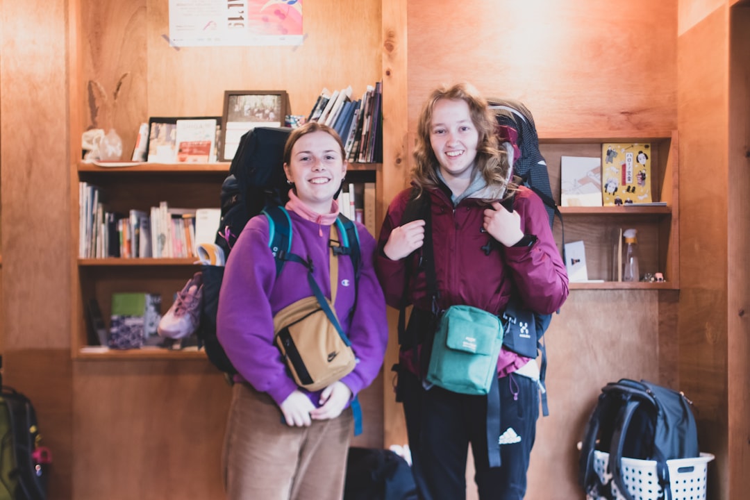 Backpacker Dilemma: Return to Friends You Just Met or Keep Moving Alone?