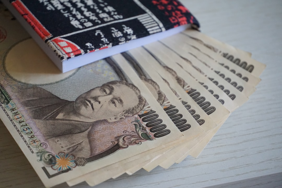 Japan Prepares Currency Intervention With Rare US Backing as Yen Slides
