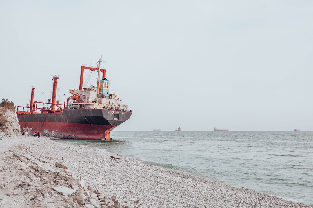 Strait of Hormuz Tensions Disrupt Gulf Commerce as Qatar Residents Report Shipping Delays