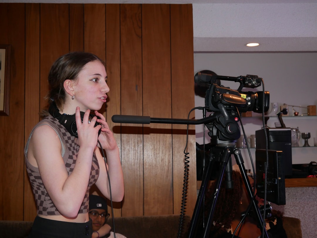 Louis Theroux Takes On the Manosphere: 'It's Highly Profitable to Be a Dick on the Internet'