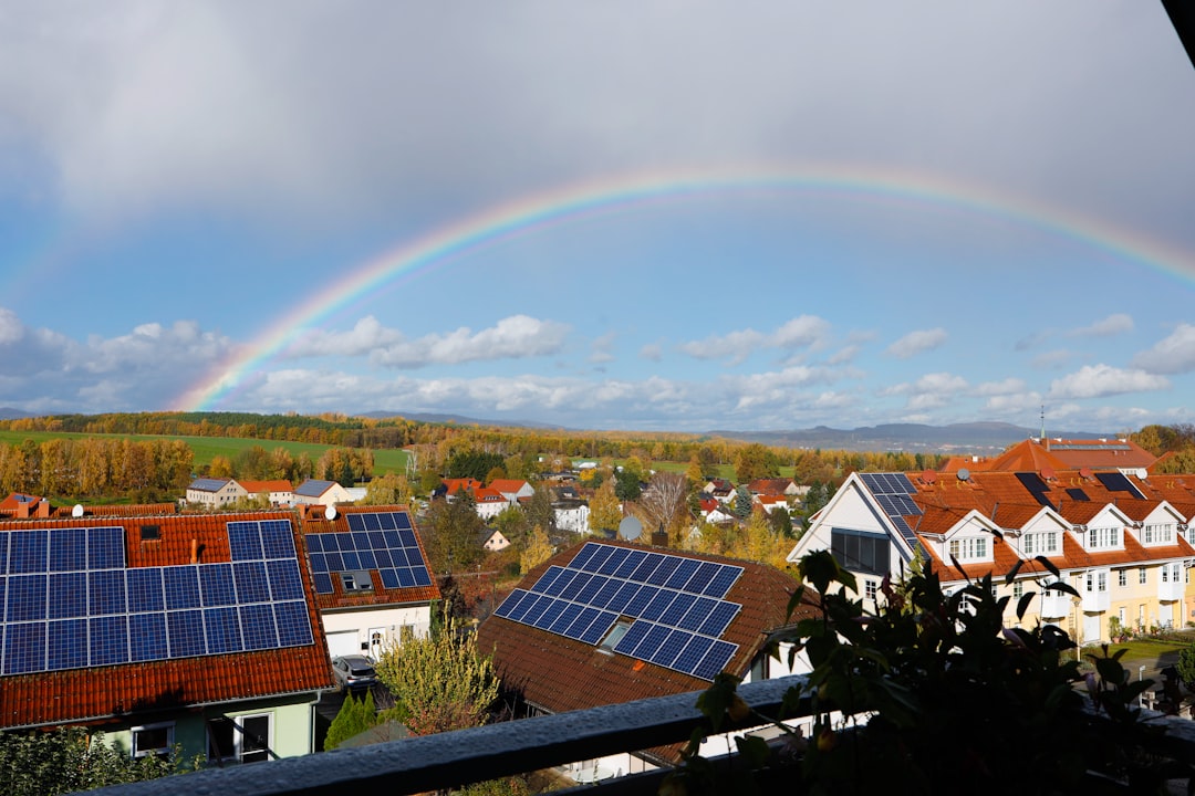 Hybrid Solar Panels Turn Raindrops Into Electricity