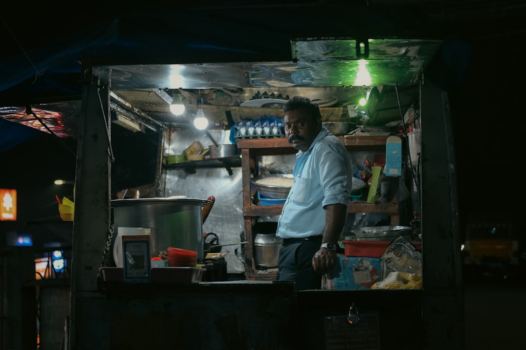 Black Market LPG Prices Hit ₹5,000 in Bengaluru as Energy Crisis Deepens