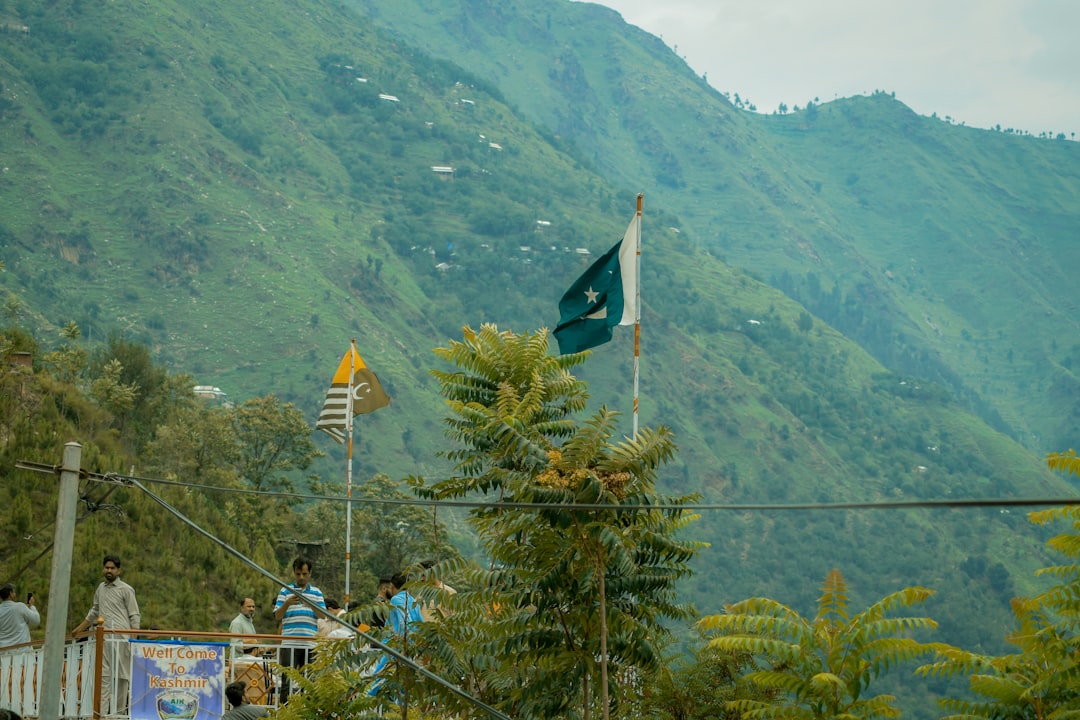 Car Bomb and Coordinated Ambush Kill 21 Police in Northwest Pakistan