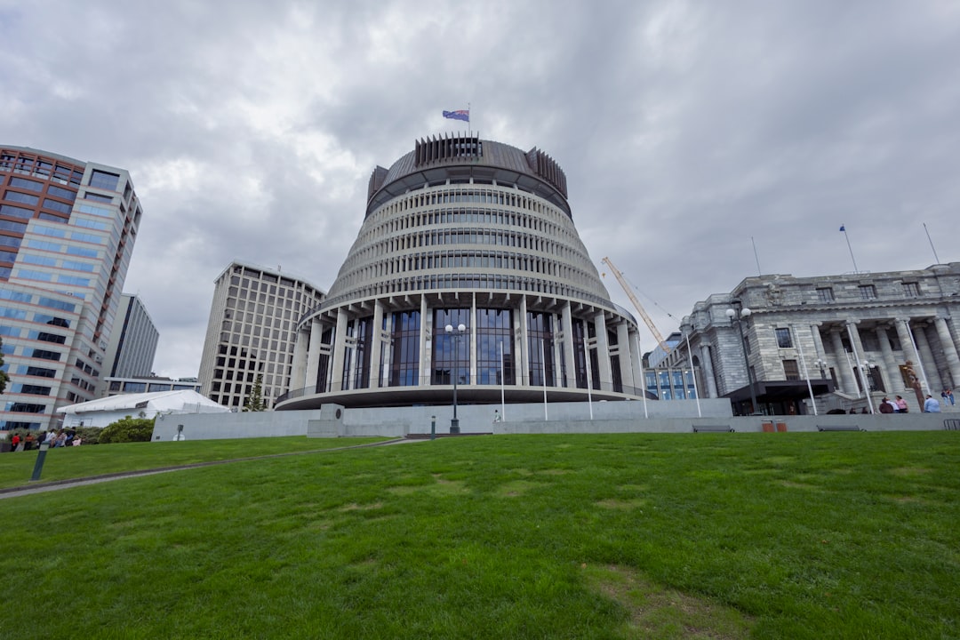 New Zealand Economy 'On Precipice' as Oil Prices Surge, Markets Wobble