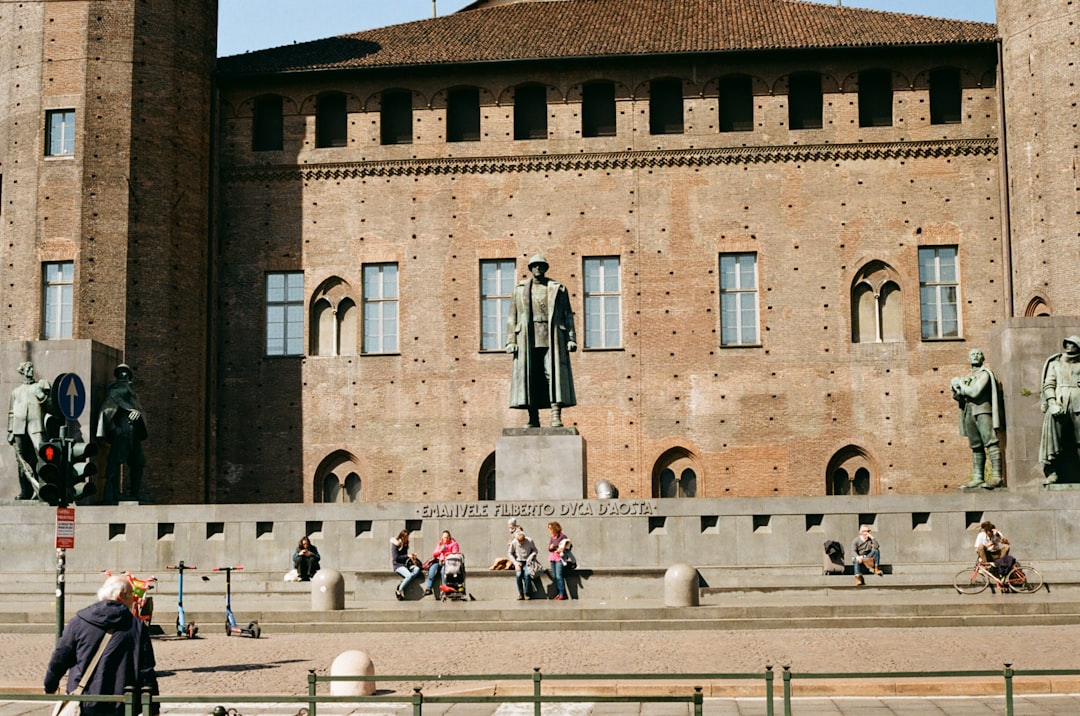 Accessibility in Travel: How Travelers with Hearing Loss Navigate Guided Tours
