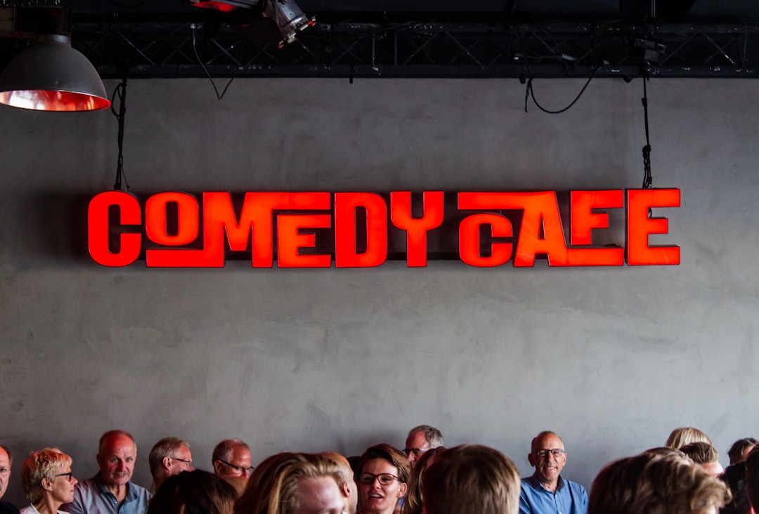 Lisa Kudrow Says Modern Sitcoms Are 'Too Afraid' to Be Uncomfortable