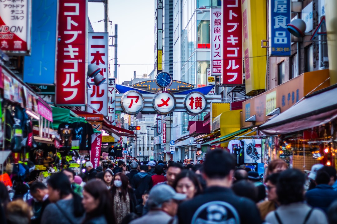 Japanese Stocks Hold Near Historic Peaks as Tech Gains Offset War Concerns