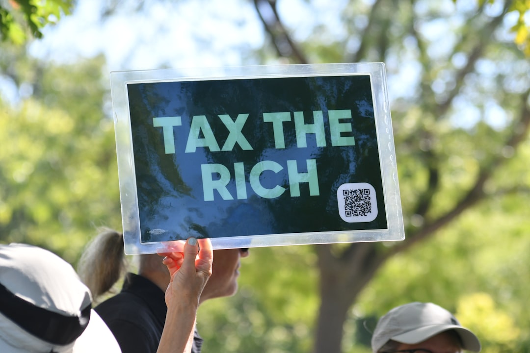 New Zealand's Wealthiest Pay Half the Tax Rate of Middle Earners, Government Report Reveals